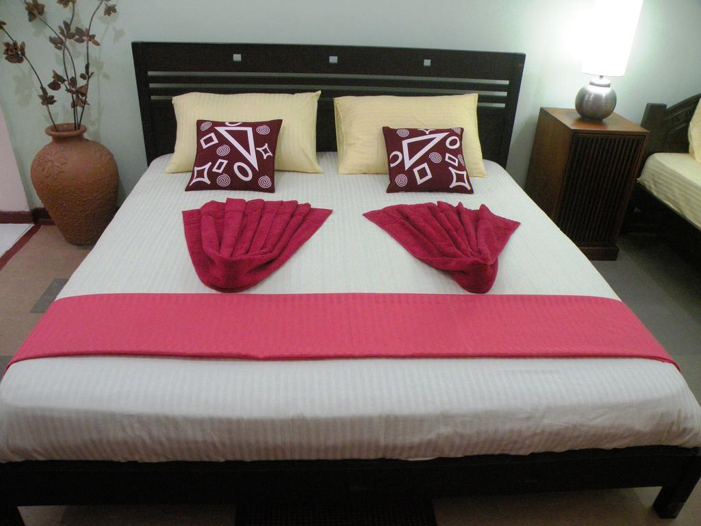 Henderson Airport Residence Negombo Pokój zdjęcie