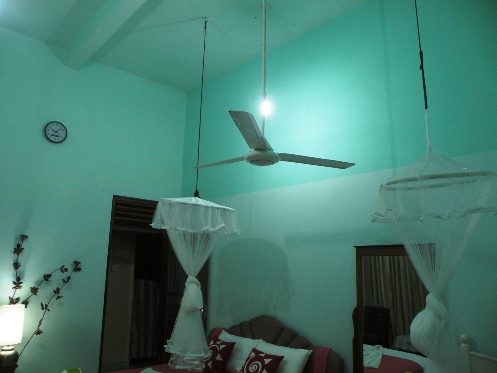 Henderson Airport Residence Negombo Pokój zdjęcie